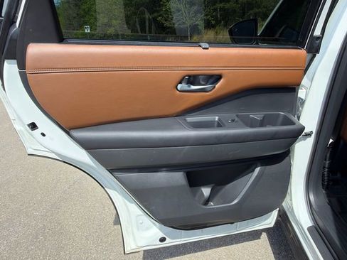 Used 2023 Nissan Pathfinder Platinum image 23