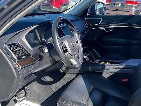 Used 2018 Volvo XC90 T6 Momentum w/ Convenience Package image 17