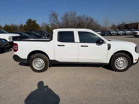 Used 2025 Ford Maverick XL image 4