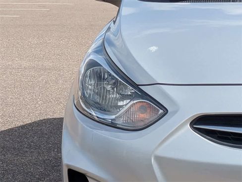 Used 2013 Hyundai Accent GLS image 9
