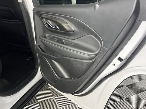 Used 2024 GMC Terrain SLE image 31