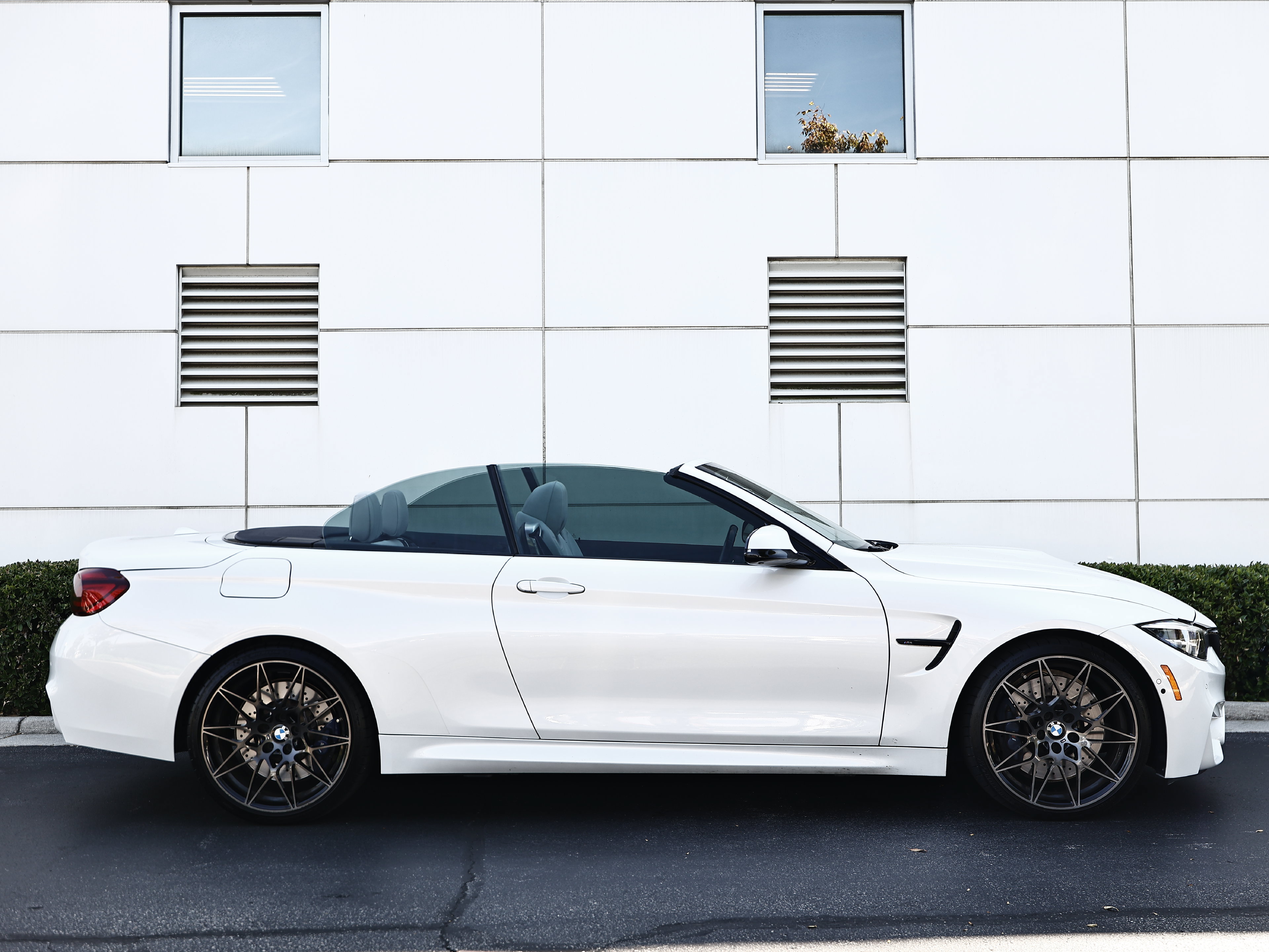 Used 2020 BMW M4 Convertible w/ Competition Package RWD image 4