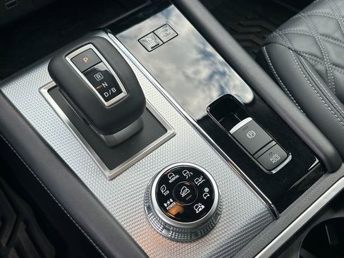 Used 2025 Mitsubishi Outlander 4WD Plug-In Hybrid image 17