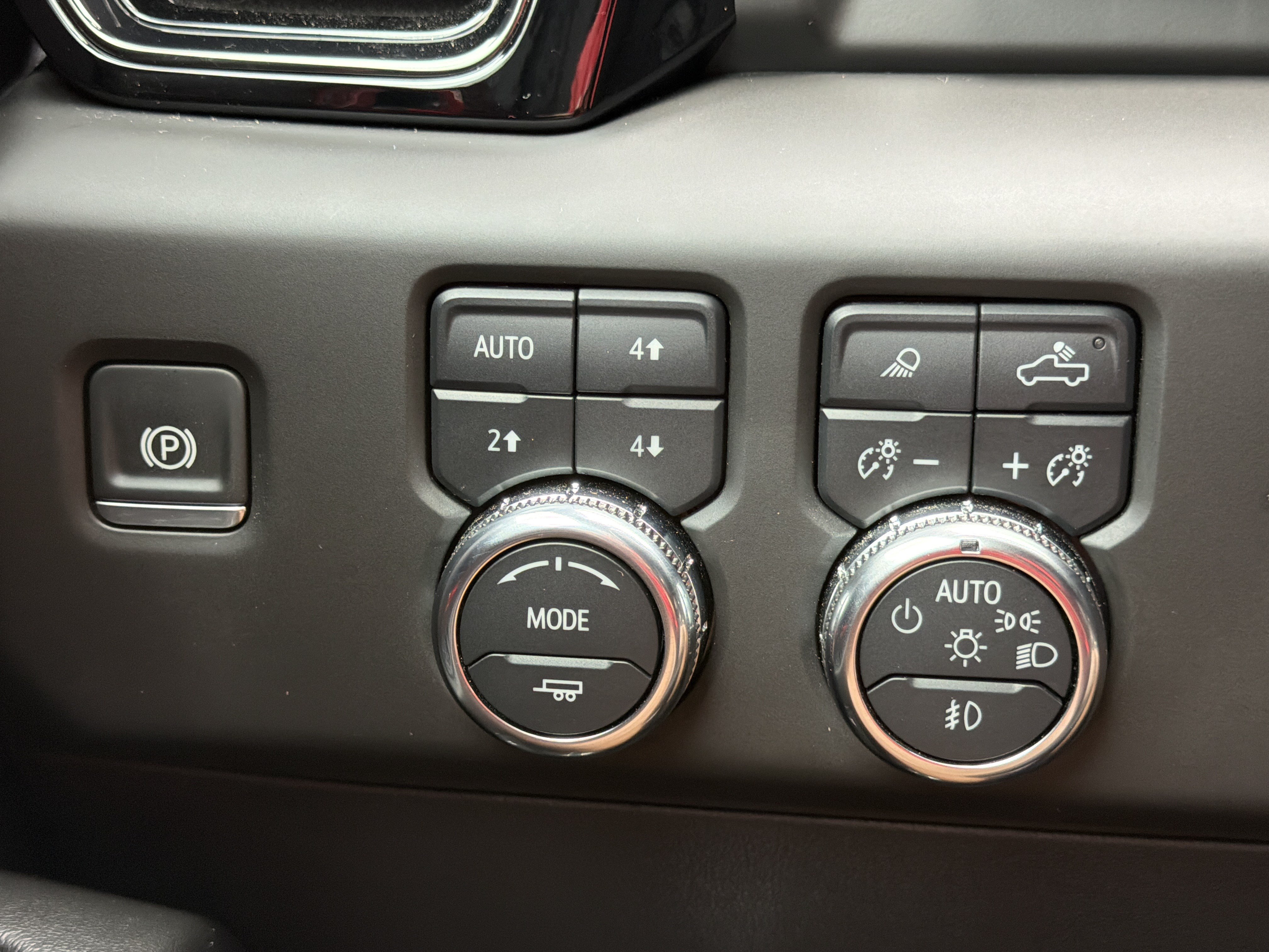 Used 2025 GMC Sierra 1500 AT4 w/ AT4 Premium Package AWD/4WD image 11