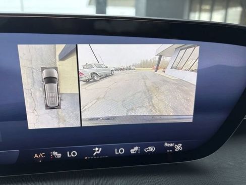Used 2025 Buick Enclave Preferred AWD/4WD image 11
