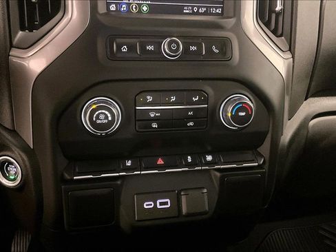 Used 2024 Chevrolet Silverado 2500 Custom image 16