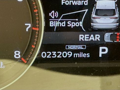 Used 2024 Mitsubishi Outlander SE image 19