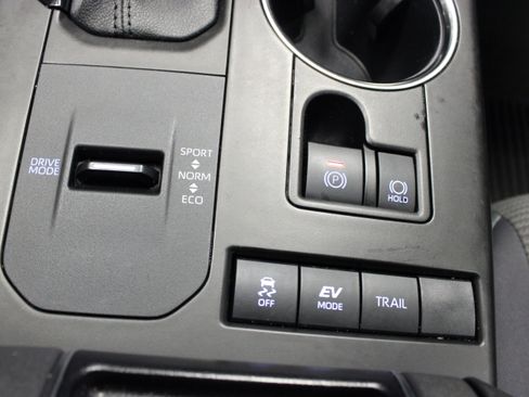 Used 2021 Toyota Highlander LE AWD/4WD image 30