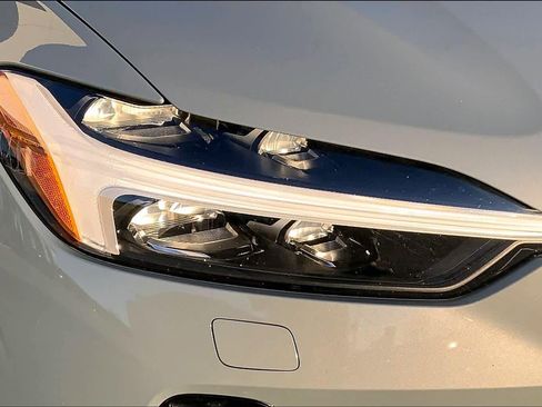 Used 2024 Volvo XC60 B5 Plus image 26