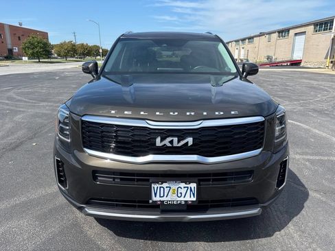 Used 2022 Kia Telluride EX w/ EX Premium Package FWD image 2