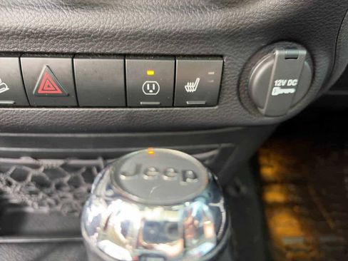 Used 2016 Jeep Wrangler Unlimited Rubicon AWD/4WD image 19