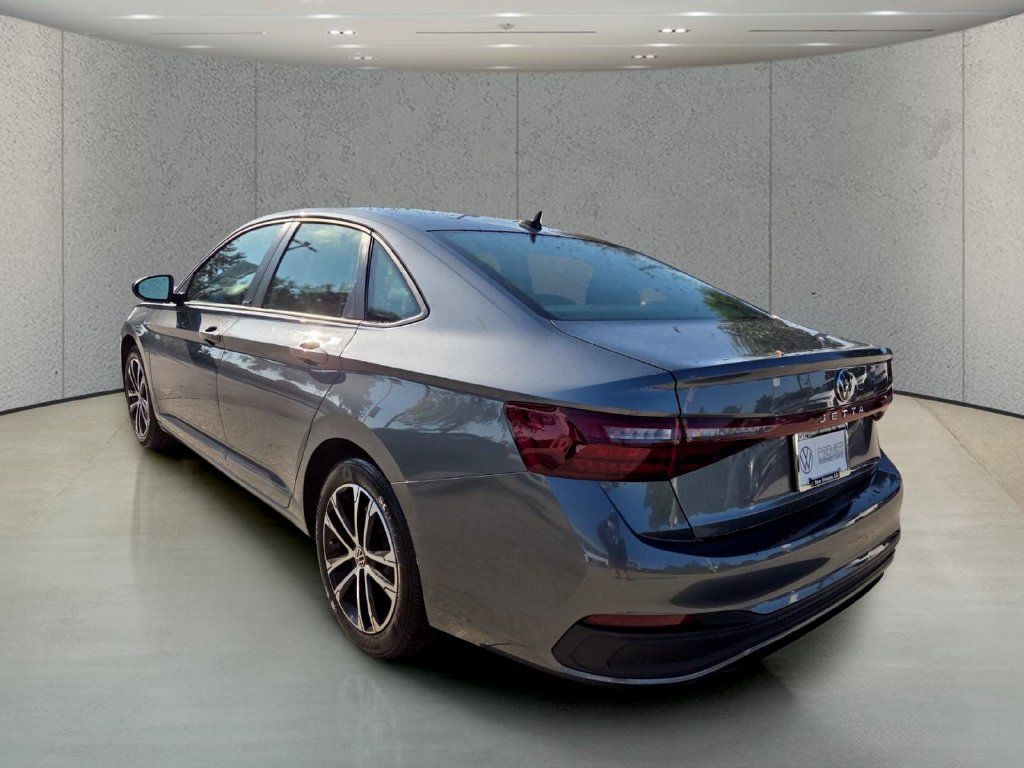 Used 2025 Volkswagen Jetta Sport FWD image 3