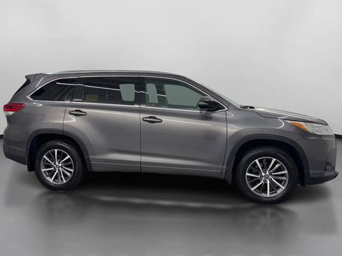 Used 2018 Toyota Highlander XLE image 11