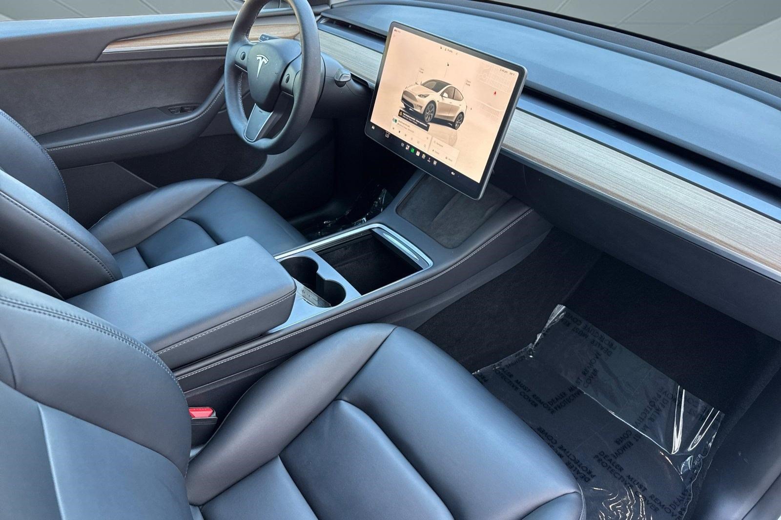 Used 2025 Tesla Model Y Long Range AWD/4WD image 33