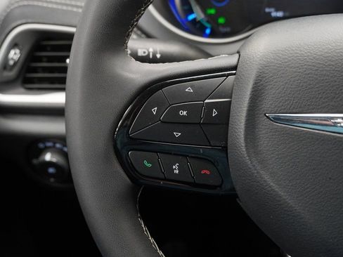 Certified 2024 Chrysler Pacifica Limited image 34