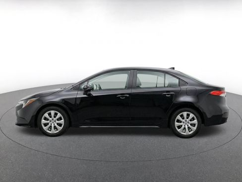 Used 2025 Toyota Corolla LE FWD image 4