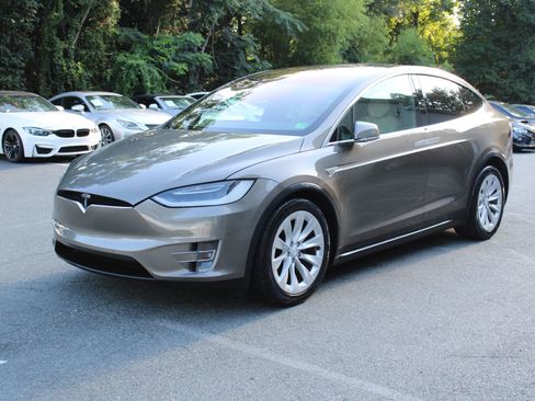 Used 2016 Tesla Model X 90D image 3