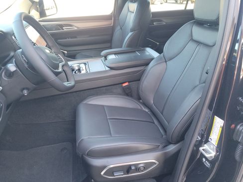 New 2025 Jeep Wagoneer L Series II w/ Premium Group I image 13