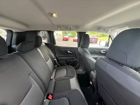 Used 2023 Jeep Renegade Trailhawk AWD/4WD image 10
