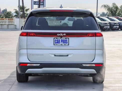 Used 2022 Kia Carnival LX image 7
