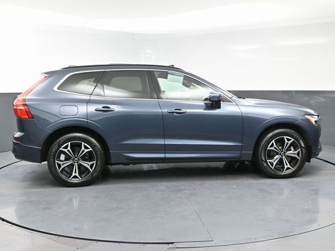 Used 2022 Volvo XC60 B5 Momentum w/ Climate Package image 8