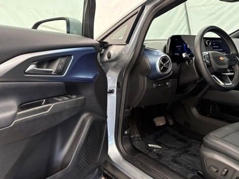 Used 2024 Chevrolet Equinox EV LT FWD image 32