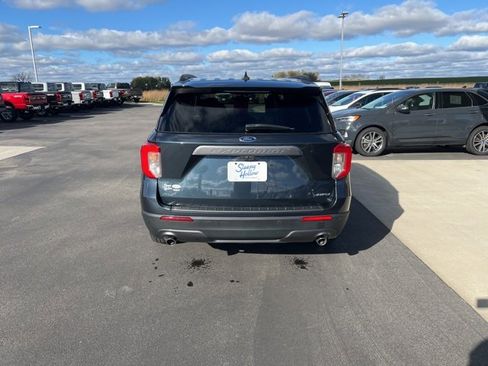 Used 2022 Ford Explorer XLT w/ Equipment Group 202A image 6