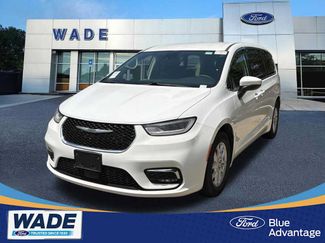 Used 2023 Chrysler Pacifica Touring-L FWD video 1