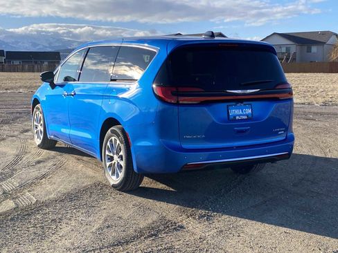 New 2026 Chrysler Pacifica Limited image 12