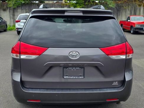 Used 2014 Toyota Sienna LE AWD/4WD image 11