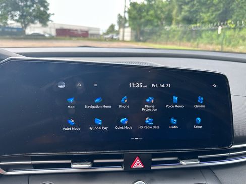 Used 2024 Hyundai Elantra SEL FWD image 12