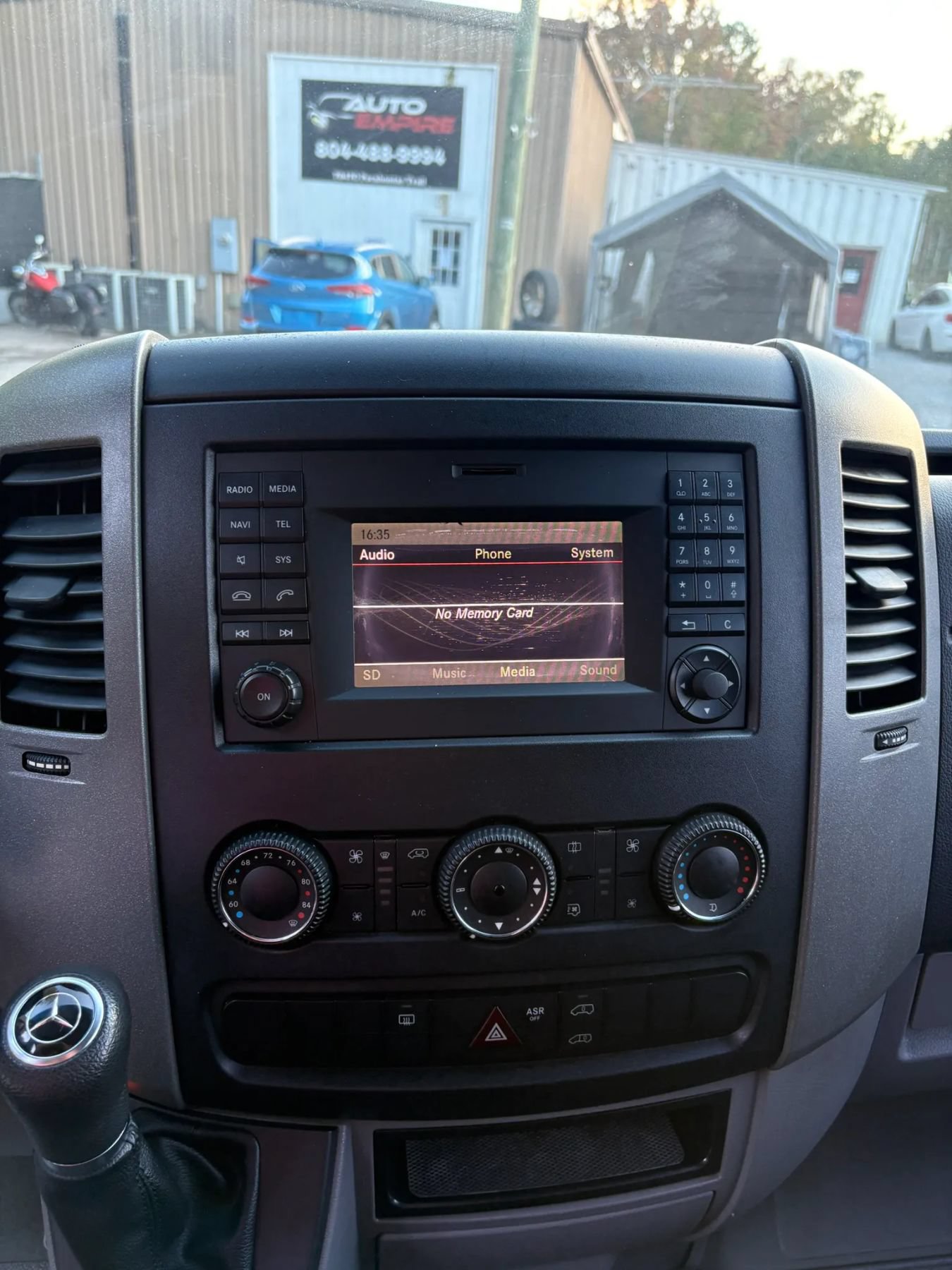 Used 2015 Mercedes-Benz Sprinter 2500 image 42