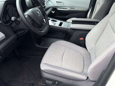 New 2026 Toyota Sienna LE FWD image 9