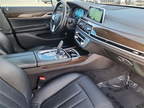 Used 2019 BMW 740i image 25