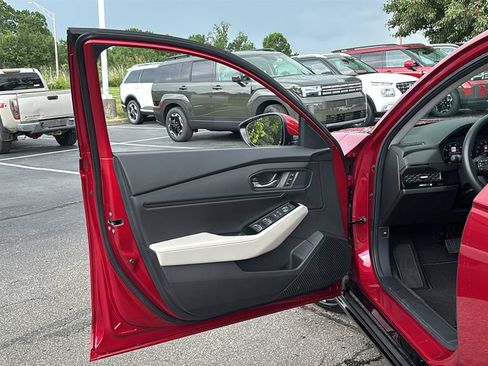 Used 2023 Honda Accord Touring image 11