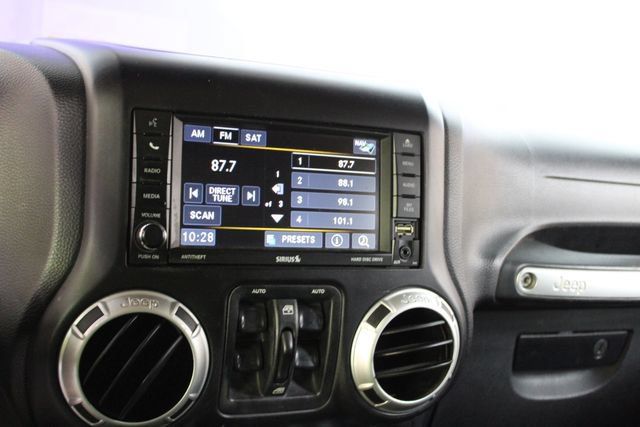 Used 2014 Jeep Wrangler Unlimited Sahara w/ Dual Top Group AWD/4WD image 15
