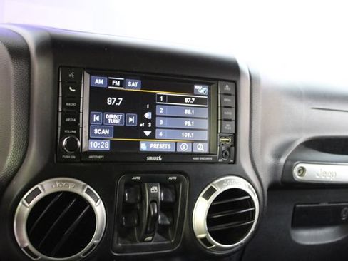 Used 2014 Jeep Wrangler Unlimited Sahara w/ Dual Top Group AWD/4WD image 15