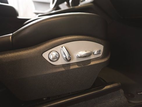 Used 2025 Porsche Macan image 35