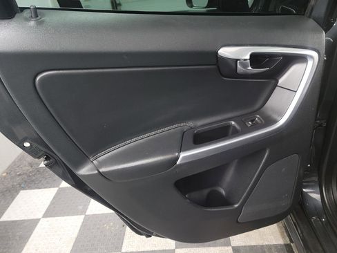 Used 2015 Volvo XC60 T6 w/ Proximity Package image 25