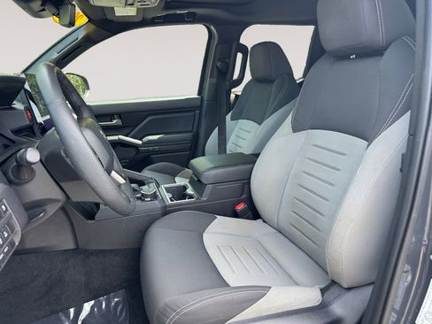 Used 2024 Toyota Tacoma TRD Sport AWD/4WD image 9