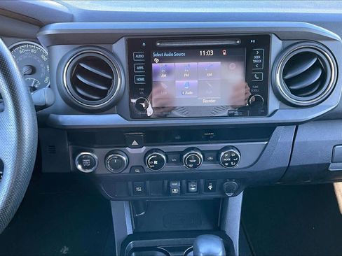 Used 2018 Toyota Tacoma TRD Off-Road image 7