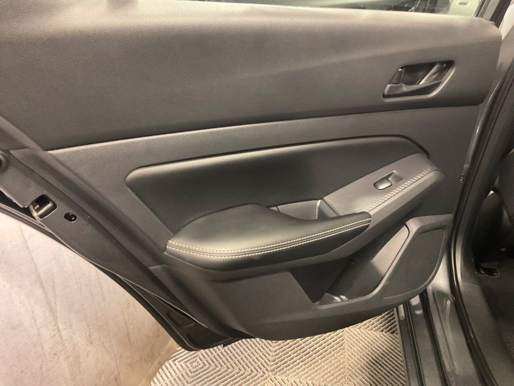 Used 2025 Nissan Altima 2.5 SV FWD image 25