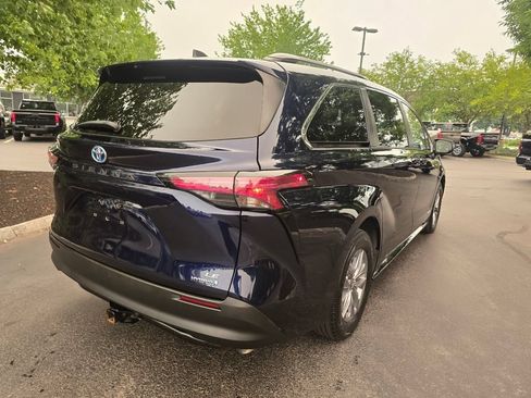 Used 2021 Toyota Sienna LE FWD image 7