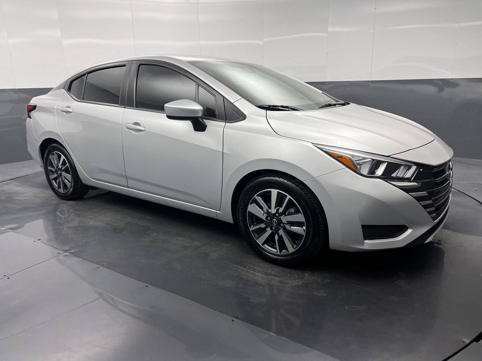 Used 2023 Nissan Versa SV FWD image 9