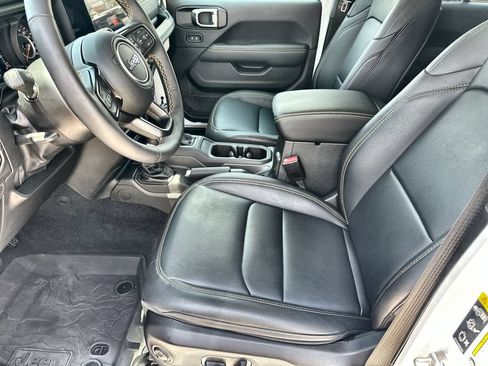 Used 2025 Jeep Gladiator Sport AWD/4WD image 24