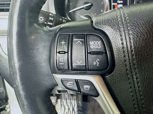 Used 2016 Toyota Highlander Limited AWD/4WD image 16