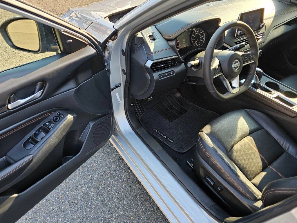 Used 2022 Nissan Altima 2.5 SR FWD image 15