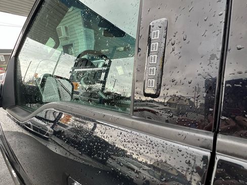 Used 2018 Ford F150 Lariat w/ Equipment Group 502A Luxury image 13