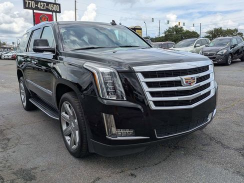 Used 2019 Cadillac Escalade Luxury RWD image 3