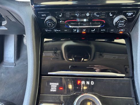 Used 2022 Jeep Grand Cherokee L Limited AWD/4WD image 19